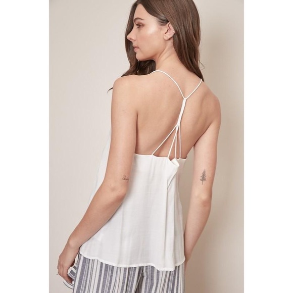 🌿 The Sophia Lace Trim V-Neck Camisole - Picture 3 of 5